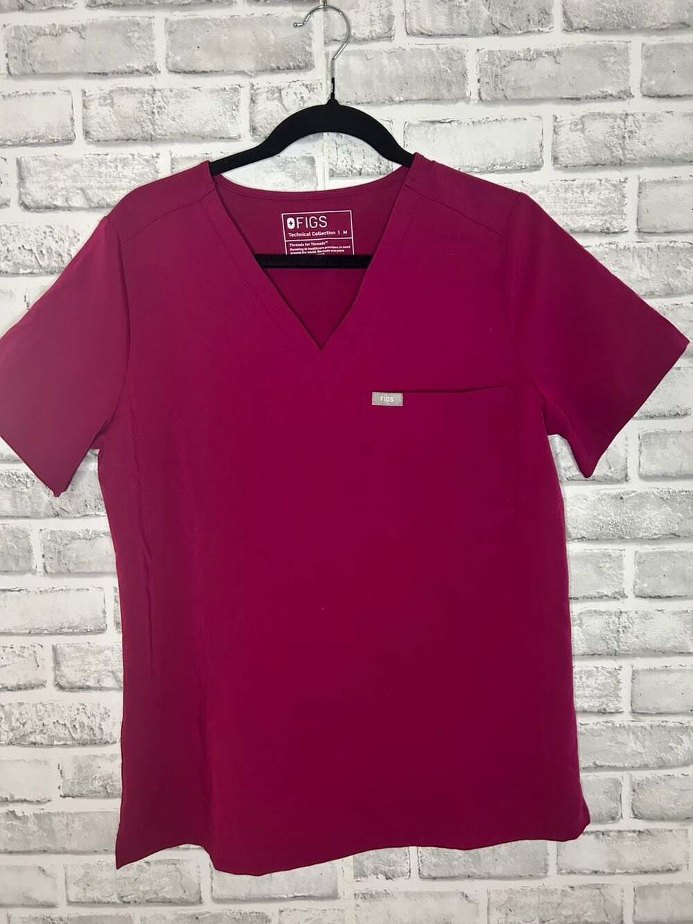 FIGS Women's Catarina One-Pocket Scrub Top and Zamora Jogger Scrub Pants Set in - Picture 2 of 5